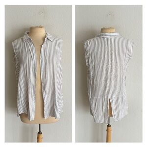 ❤️$10 Jane & Delancey striped sleeveless button down